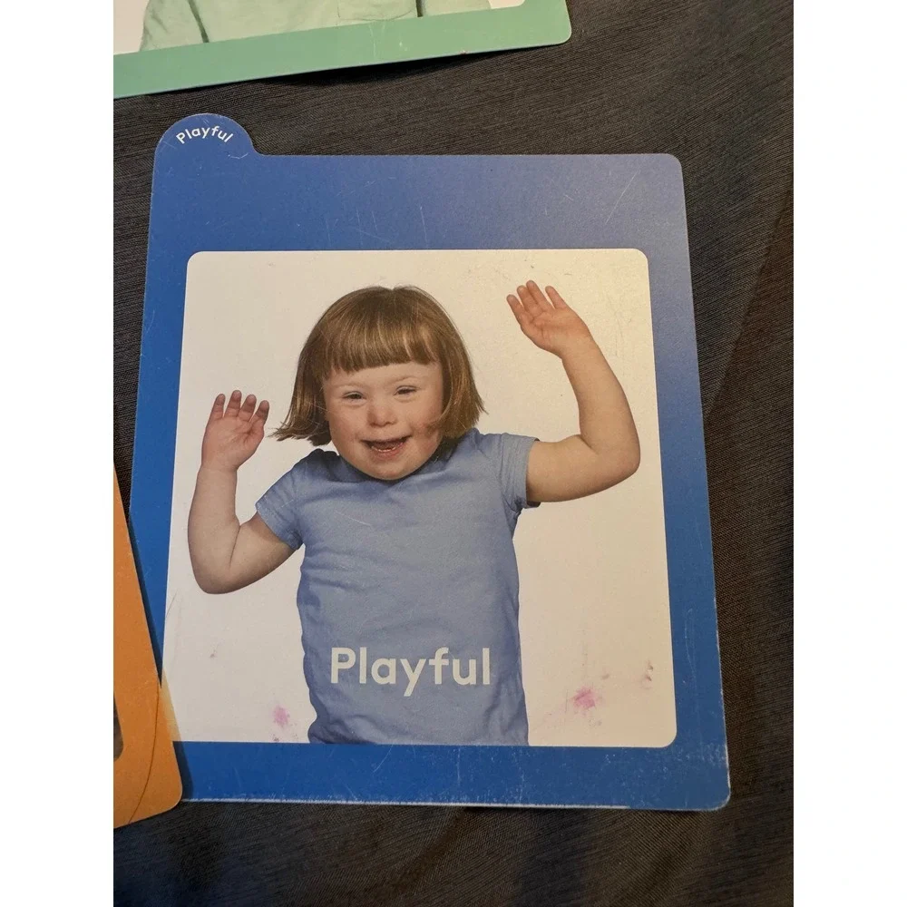 Lovevery My Mood Mirror Toddler Emotional Learning Toy with 5 Emotion Cards